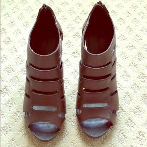 Banana Republic brown leather caged heel sandals